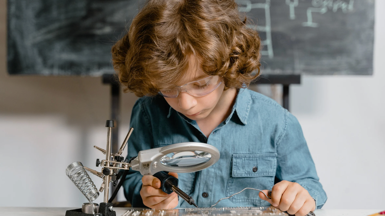 Adhara Pérez Sánchez, child prodigy, high IQ, autism, genius, bullying, Mexico, University of Arizona, STEM, inspirational story