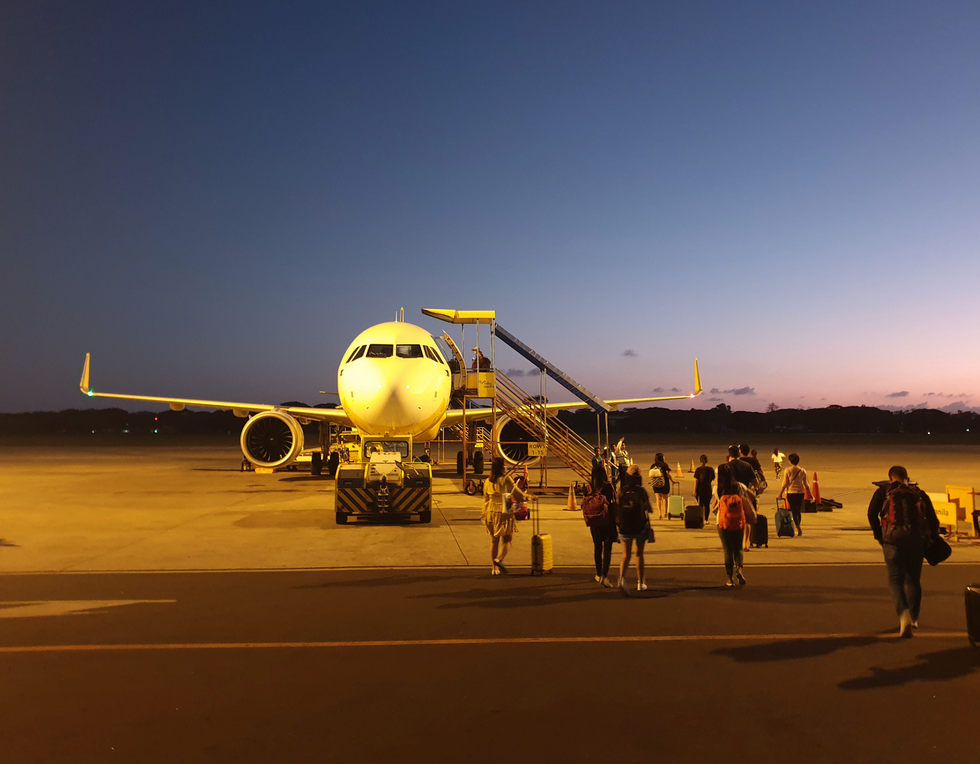 airline seat swap, pregnant mom flight request, travel etiquette debate, airplane seat controversy, Mumsnet seat swapping, flying with toddlers, airplane passenger conflicts, viral parenting stories