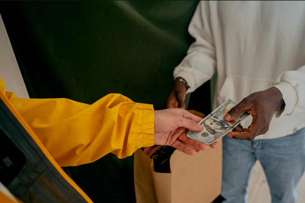 cash, inexpensive furniture, thrifting, college student, college housing