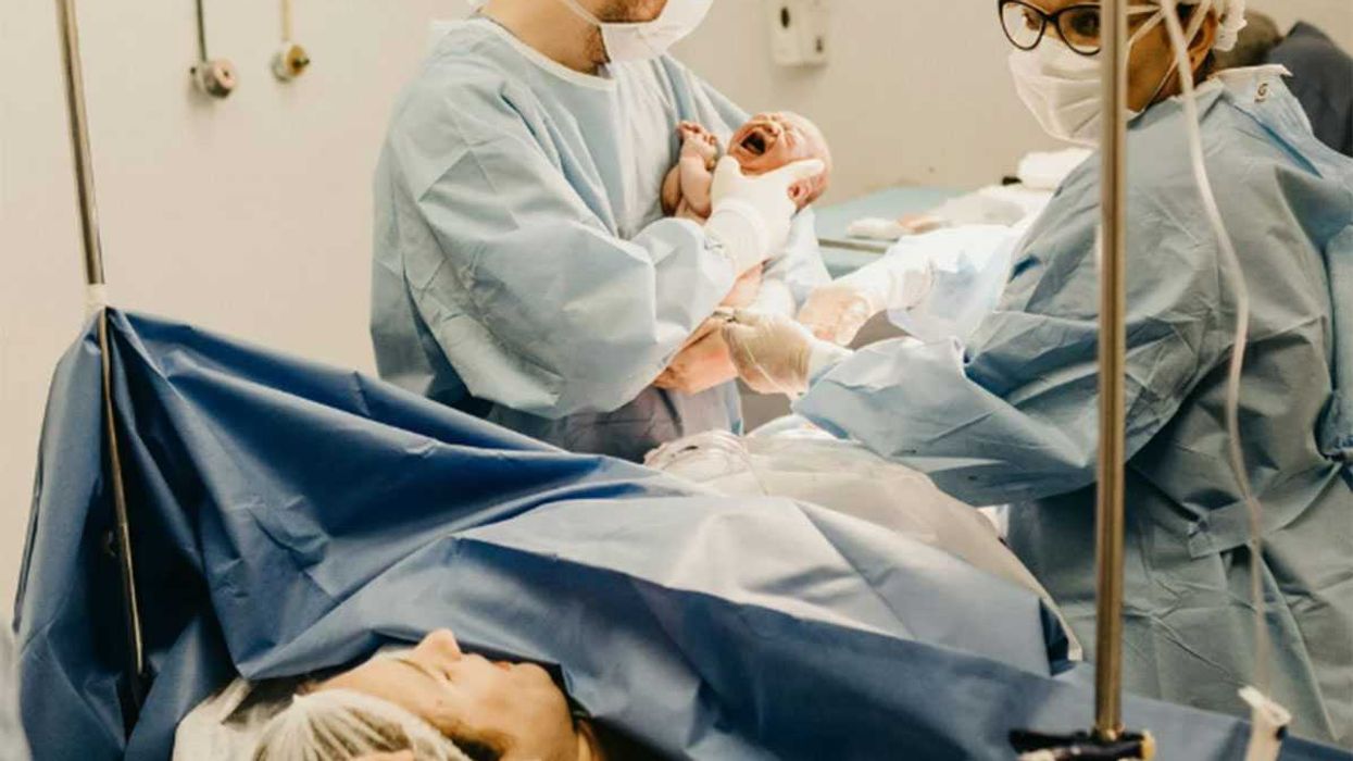 childbirth, sibling bond, delivery room, young obstetrician, family moment, viral photos, emotional story, birth experience, 12-year-old helper, future doctor, inspiring youth, parenting moment, uplifting story, OB-GYN dream, delivery surprise, Facebook reactions, heartwarming viral, birth photos, supportive parenting, life-changing experience