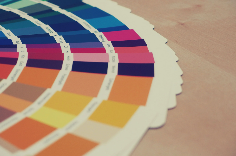 color test, Lenstore, color perception, visual test, tricky test, online challenge, color blindness, Israel Abramov, men vs women, age