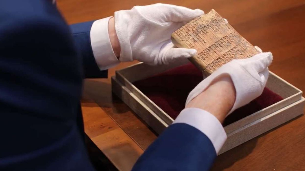 Professor translates 3,700-year-old Babylonian clay tablet, is astounded by the discovery