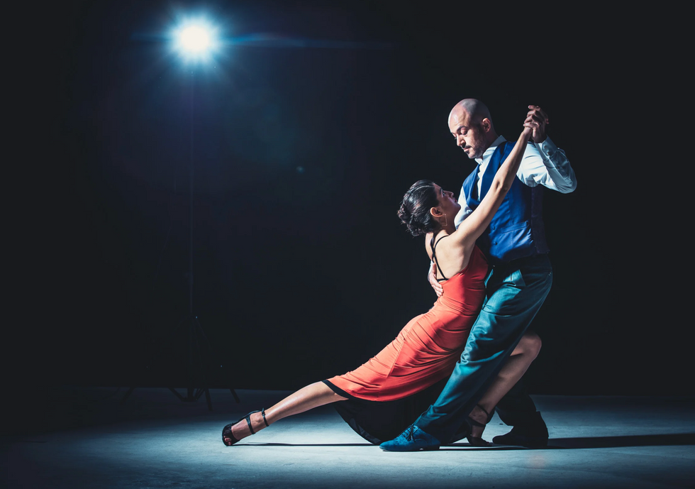 dance, attraction, science of attraction, psychology, relationships, dating, body language, dance moves, dating tips