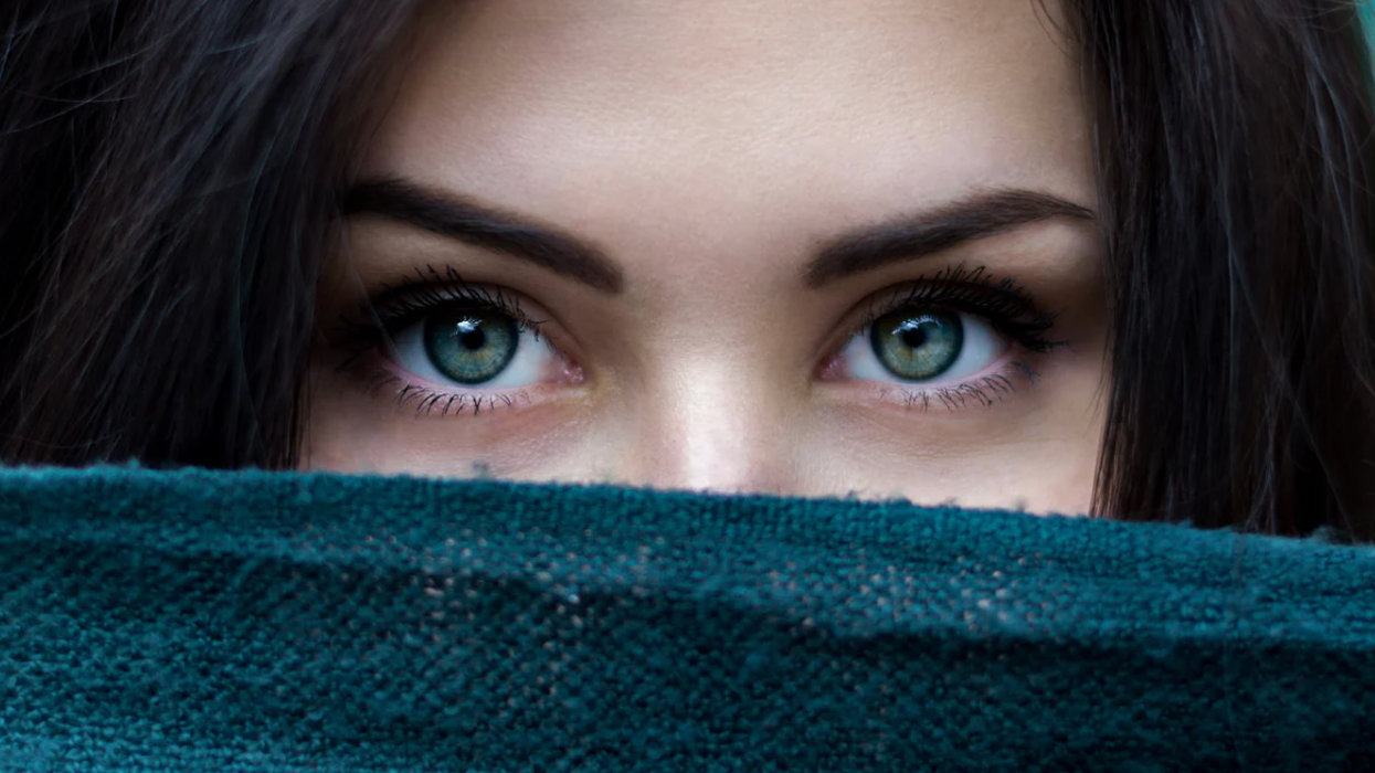 eye contact, trauma, etiquette, ptsd, trust