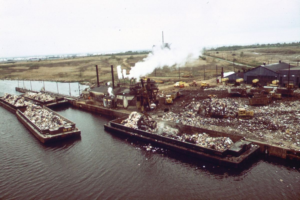 garbage scow, Fresh Kills on Staten Isalnd, New Jersey, New york, landfill