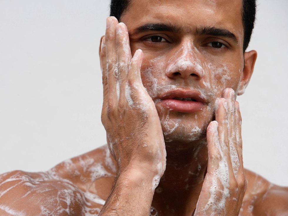 hand wash, proper hygiene, antibacterial soap, warm water, cold water, cleaning mistakes