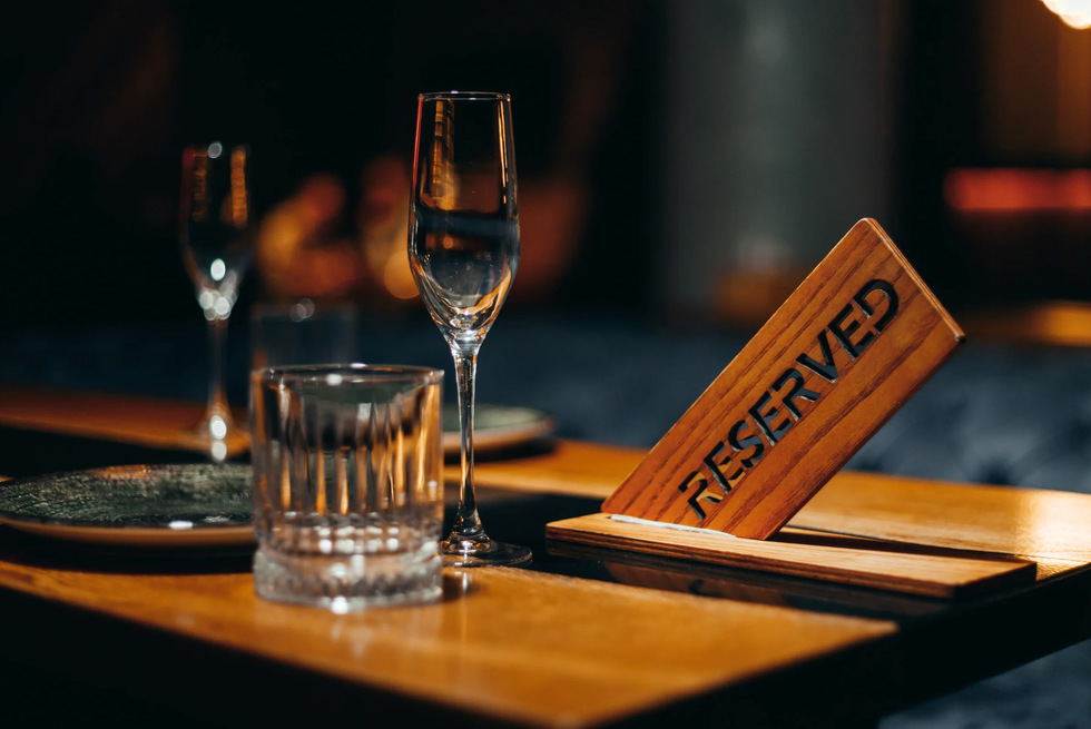 Harvard Business School date, Jezacat TikTok, bad first date, dating red flags, weaponized incompetence, dating an attorney, restaurant reservation fail, viral dating story