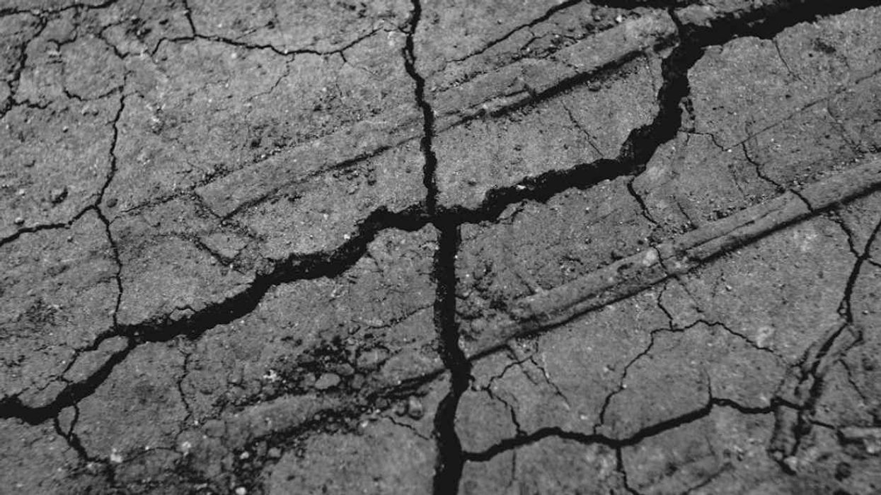 Himalayas, tectonic plates, Indian Plate, Eurasian Plate, geology, plate tectonics, continental drift, mountain formation, Mount Everest, Tibetan Plateau, helium study, Stanford research, AGU 2023, delamination, seismic activity, earthquake risk, geodynamic research, Bhutan springs, Earth science, mantle rocks