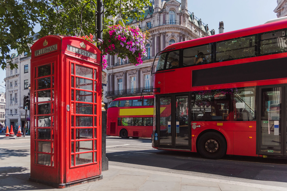 Holly Burt, Emre, Golden Retriever husband, viral TikTok, relationship goals, London bus, romantic gestures, daily ritual, marriage advice, heartwarming video