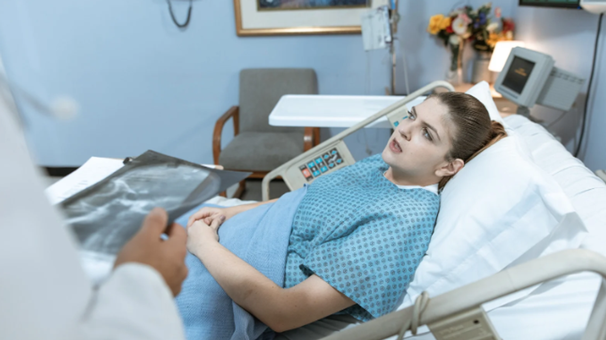 hospital bed, confused woman, anesthesia, memory loss, children