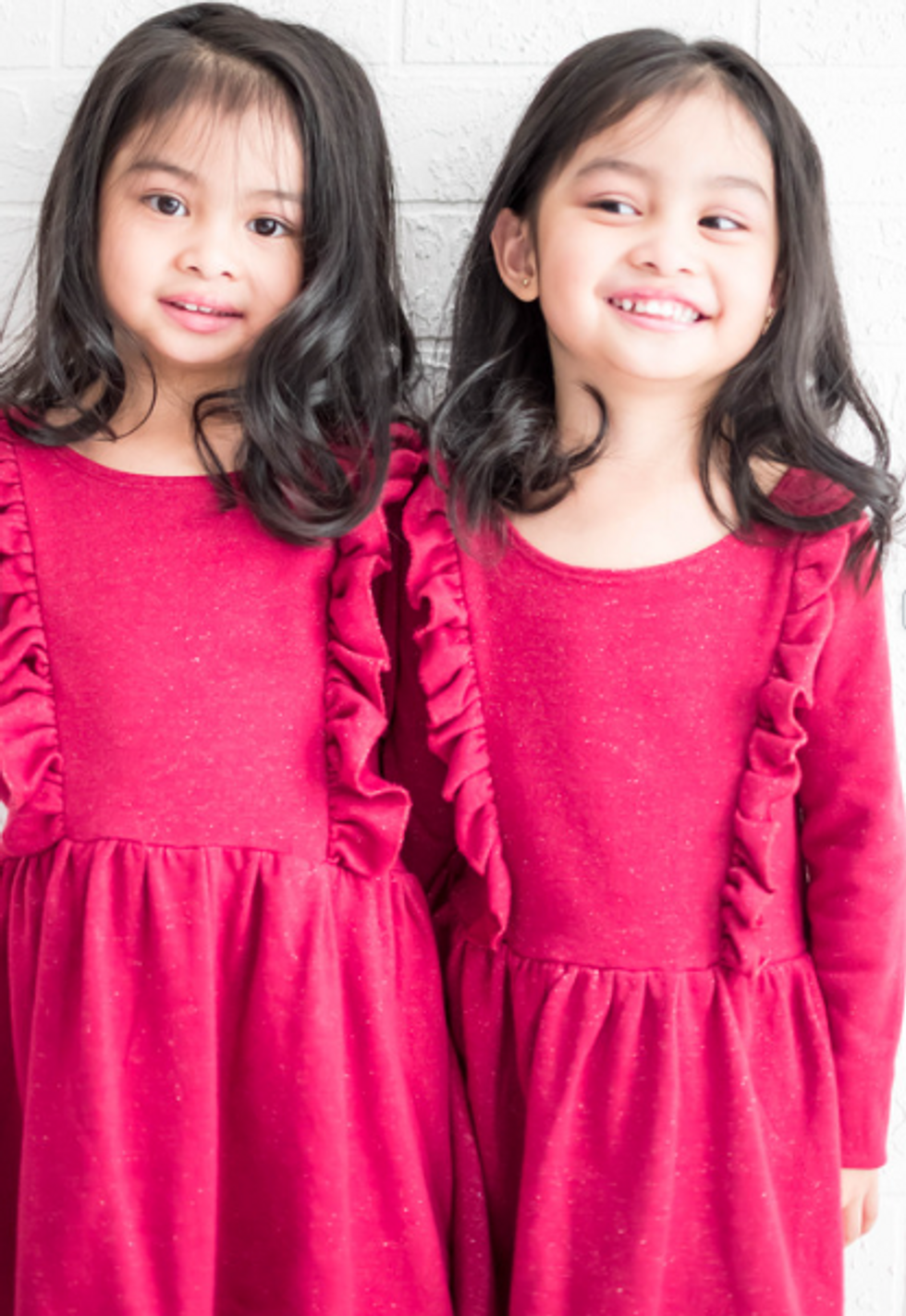 identical twins study, IQ difference twins, nature vs nurture, twins separated at birth, Korean US twins reunion, intelligence research, genetic studies twins, twin reunion story