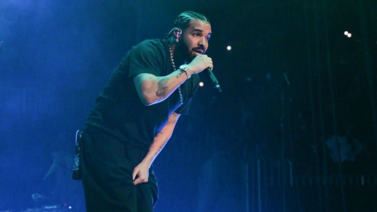 Drake makes touching gesture towards fan who recently lost his mother