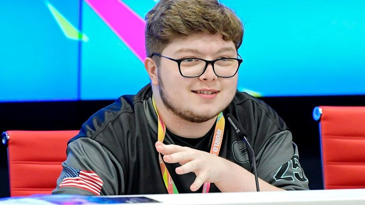 Fortnite player who paid off mom's student loan surprises her with wholesome news during live stream