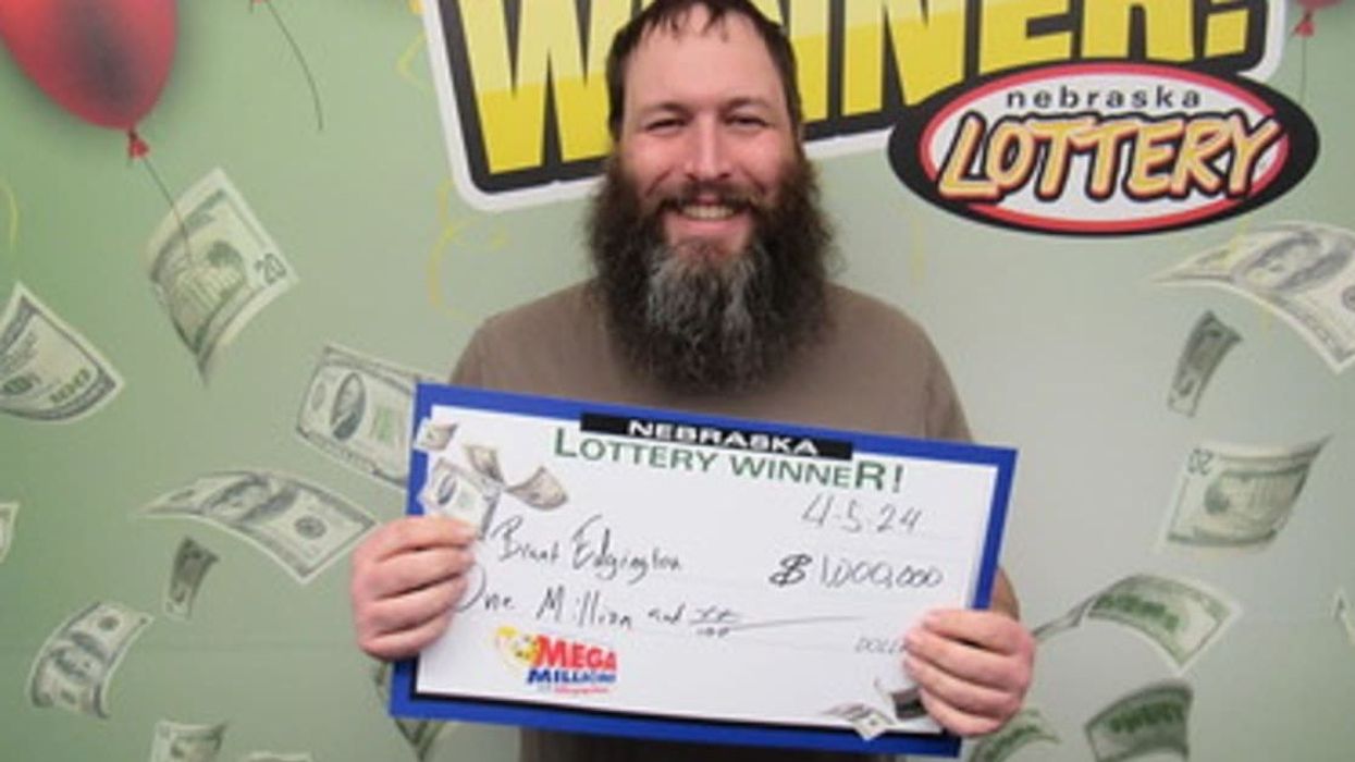Single dad went to grocery store to buy salad but returned with a $1 million lottery prize