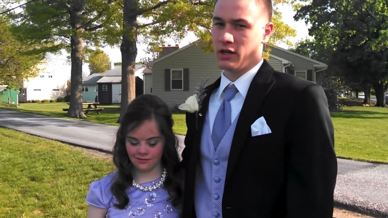 High school quarterback fulfills 4th-grade promise by asking friend with Down syndrome to prom