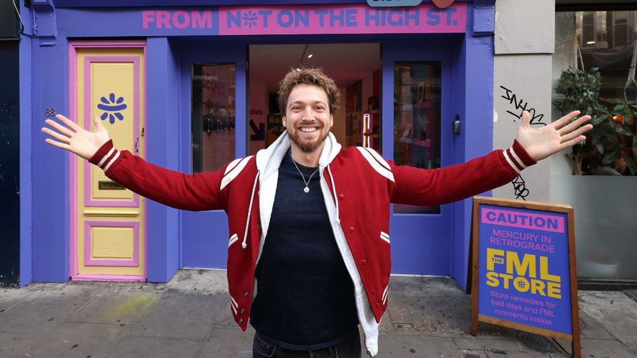 Grandma with Alzheimer's who only remembers Sam Thompson has a priceless reaction when he responds