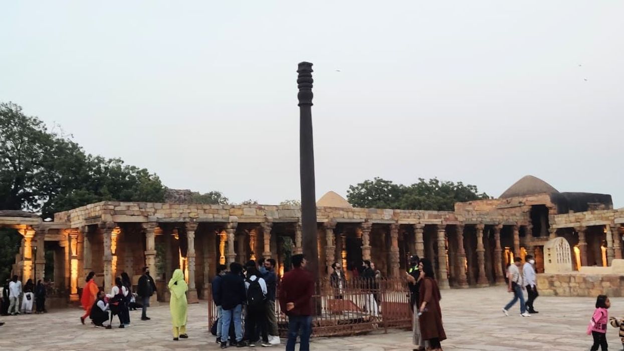 Mysterious iron pillar hasn't rusted despite being out in the open for over 1,600 years