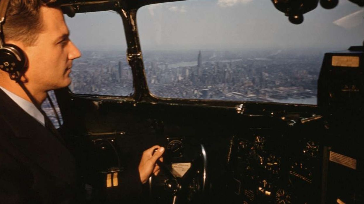 Intriguing reason why commercial airline pilots are almost always clean-shaven