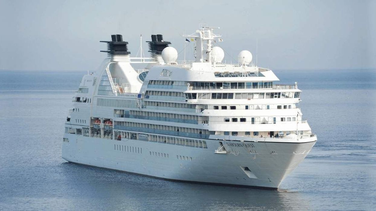 Mind-boggling image shows enormous ship 'floating in the sky' in Greece