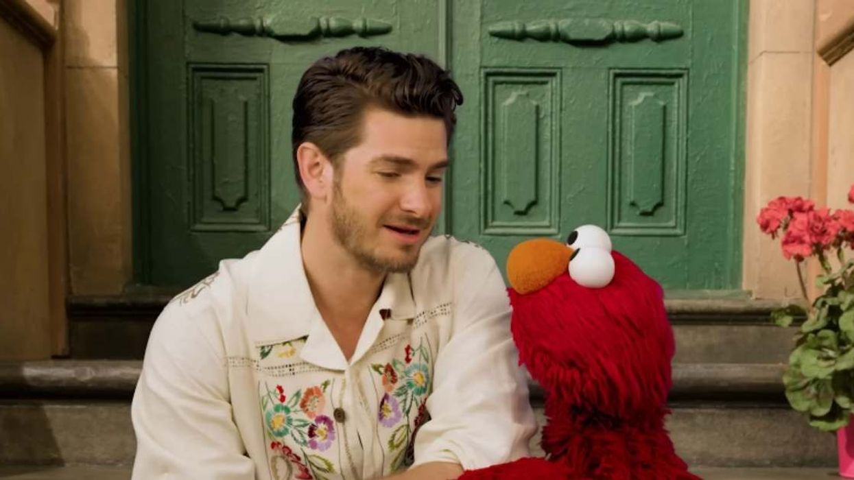 Heartbroken Andrew Garfield remembers late mom, tells Elmo why it's 'ok to miss somebody'