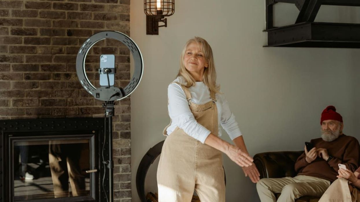 TikTokers are getting their parents to dance like they did in the '80s and it's a vibe