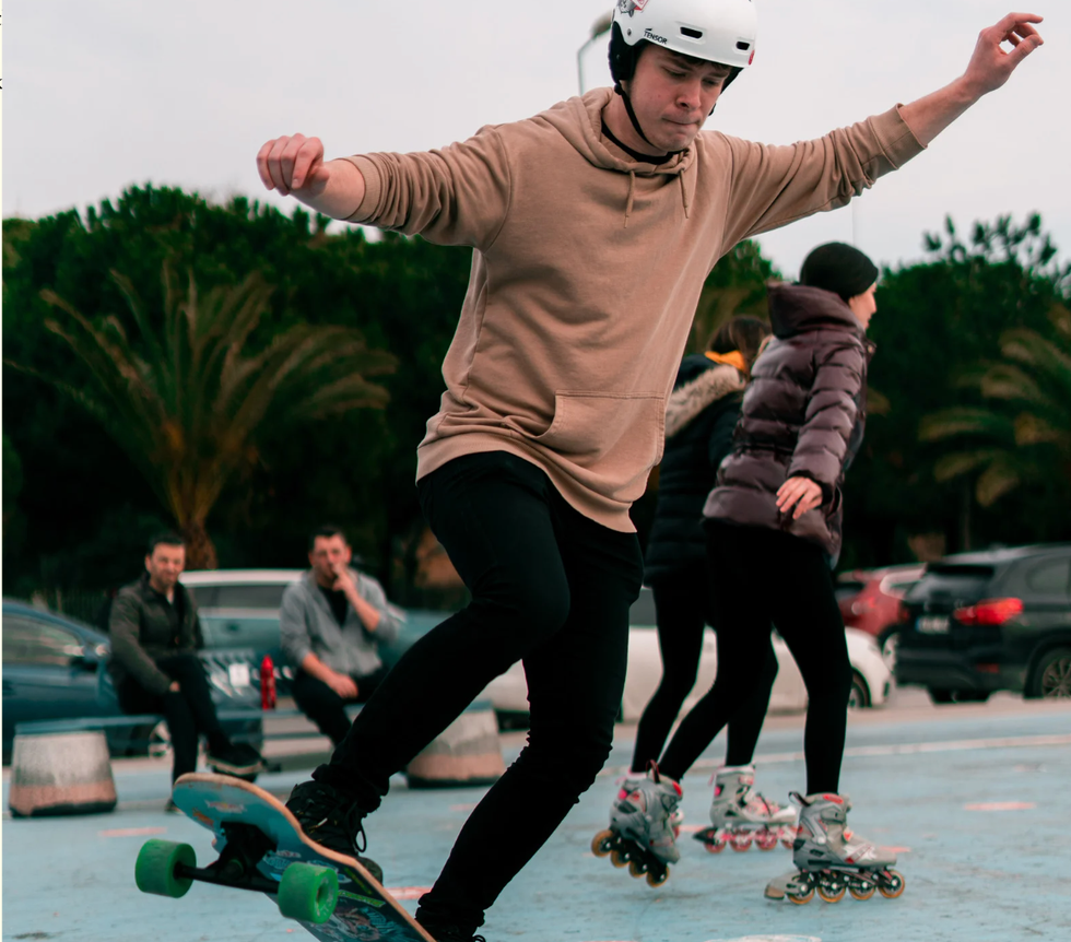 kindness, viral story, heartwarming, parenting, skateboarding, gender stereotypes, community, good news, breaking stereotypes, teenagers