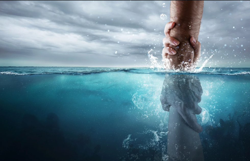 mossel bay rescue, fisherman saves woman, drowning rescue, south africa news, viral hero story, kabeljou hook, dias beach, sea rescue, reddit viral, non-fatal drowning