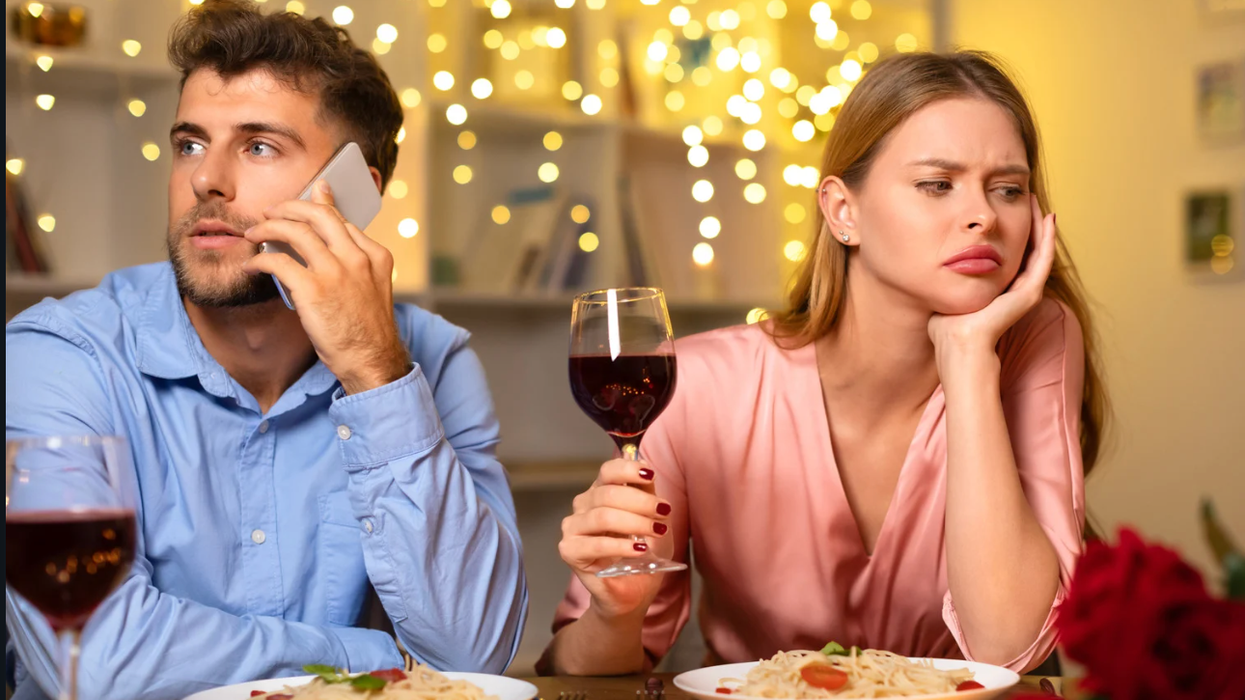 phone etiquette, smart phone, relationships, manners, politeness