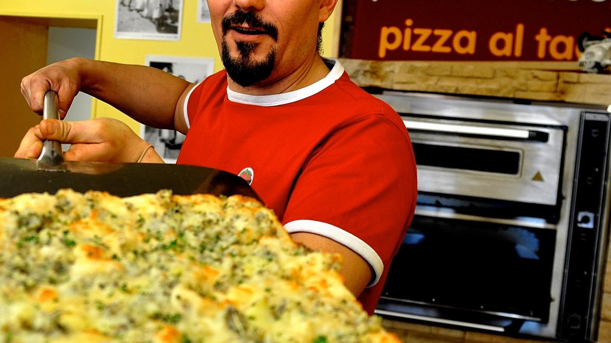 pizza story, food service, Reddit kindness, fast food manager, homeless man, meat lovers pizza, viral Reddit, unexpected kindness, pizza restaurant