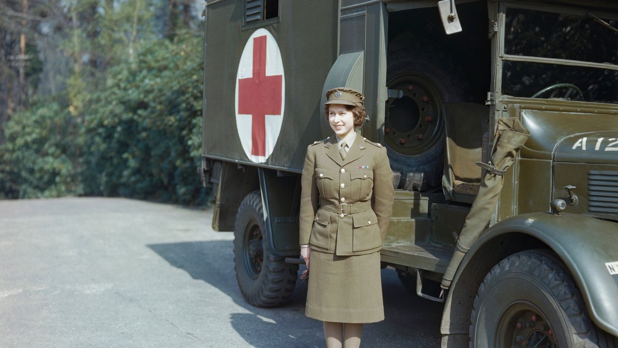 princess, queen, queen elizabeth,  royalty, royal, mechanic, war, world war II