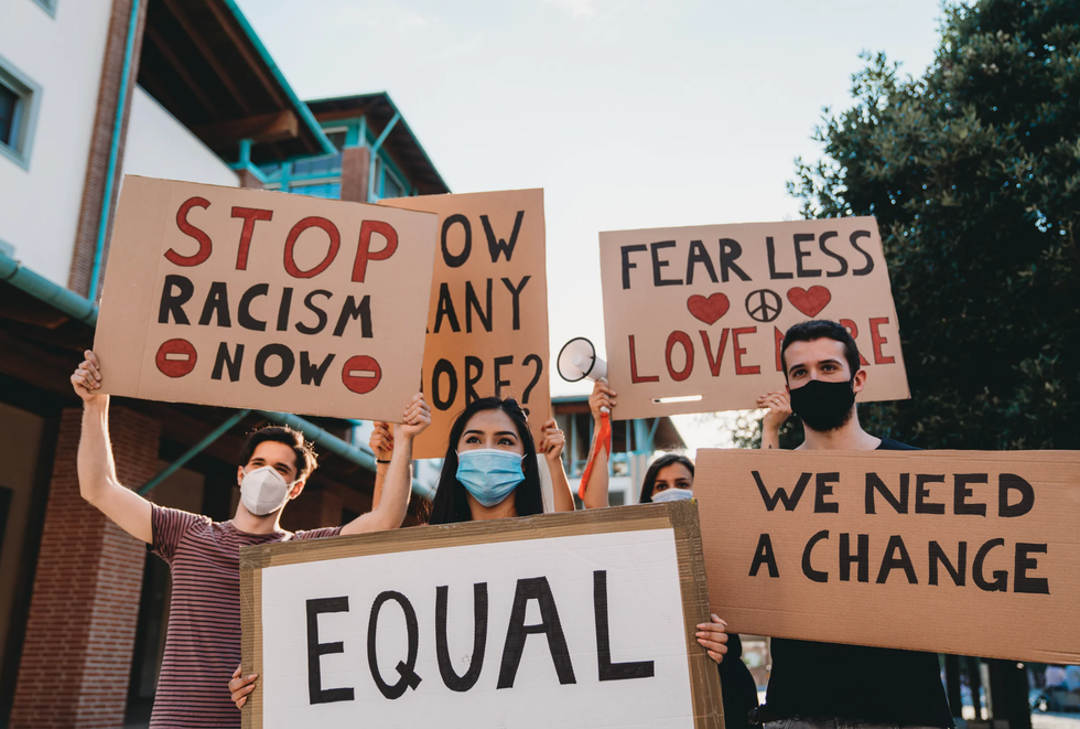 racism caught on video, waitress defends asian family, jennica cochran, michael lofthouse incident, viral restaurant video, anti-asian racism, gofundme viral, everyday hero story