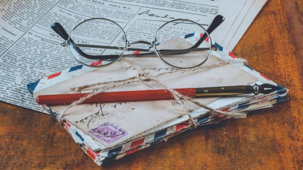 Postman who served in a community for 30 years gets a heartwarming farewell gift from its residents