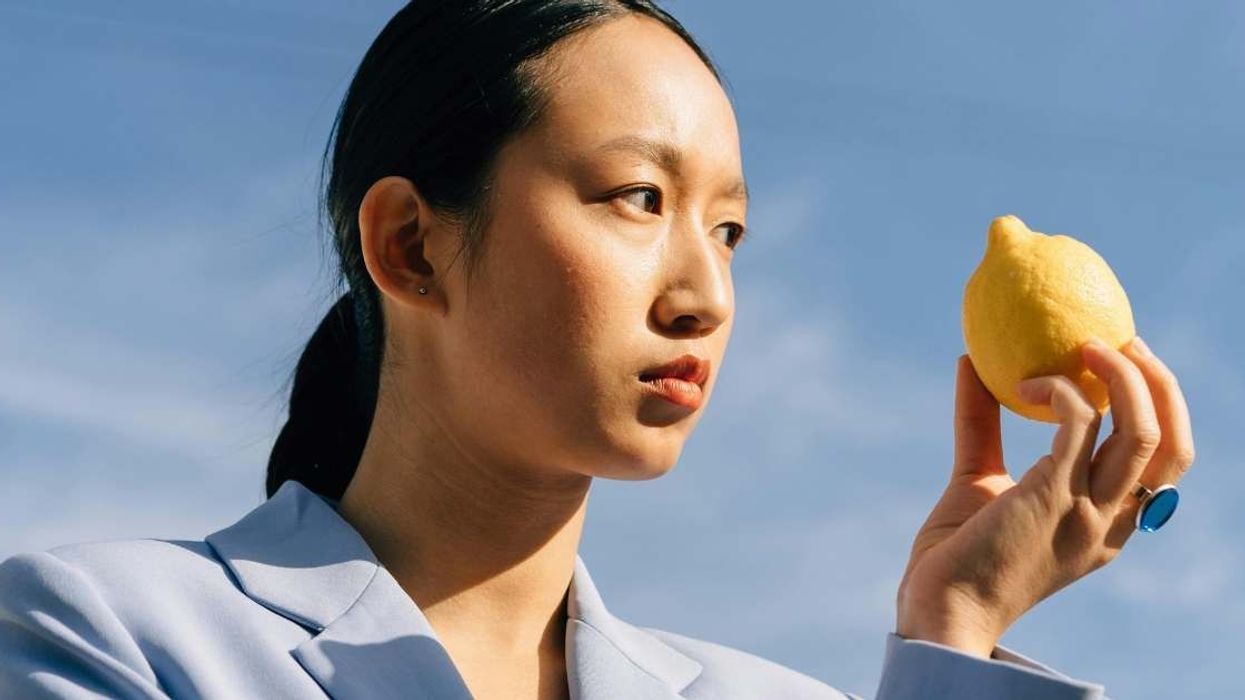 Woman freaks out after seeing lemon intact just seconds after cutting it in bizarre video