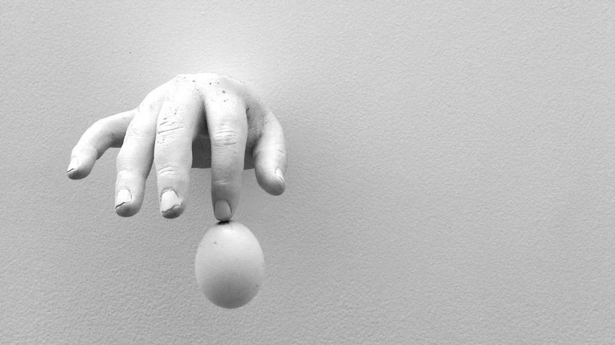 Engineer dropped a raw egg from space and filmed its journey to the Earth