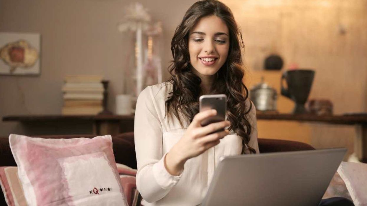 Woman pranks boss by calling him over and over again, his response is going viral