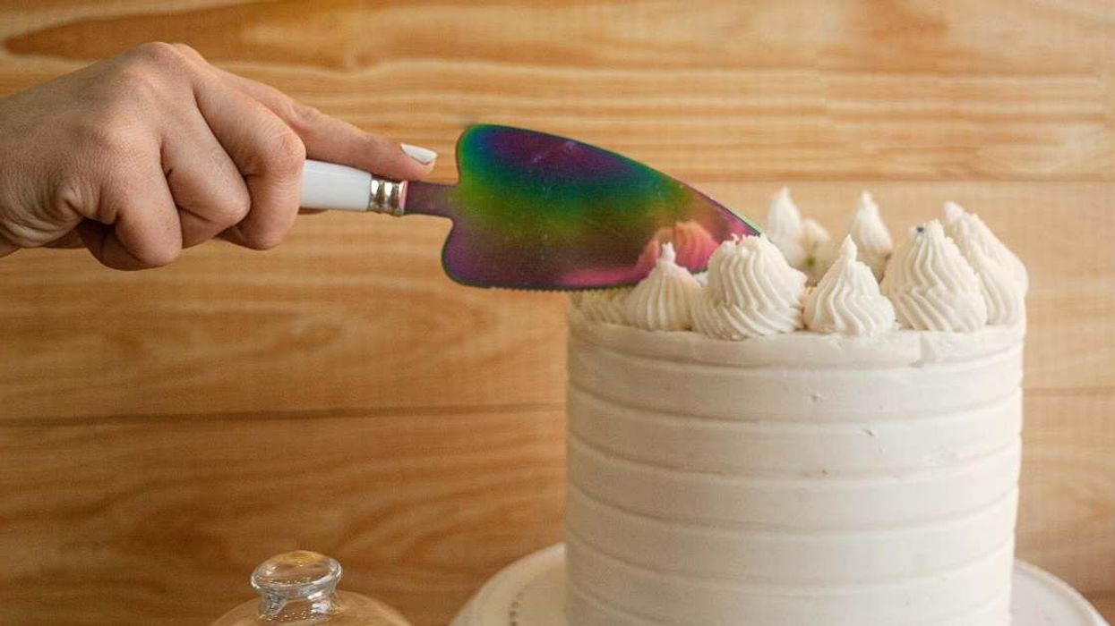 The internet has found ingenious way to cut cake using wine glasses and it was staring at us all along
