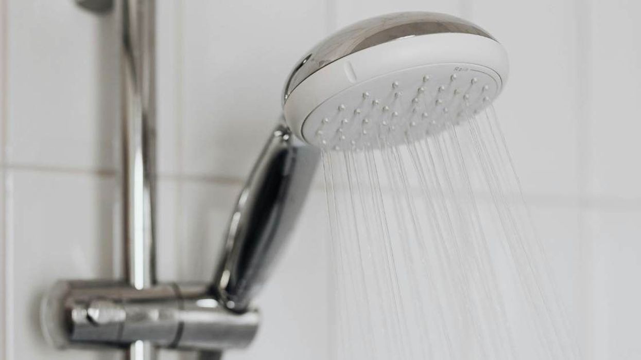 Doctor gives final verdict on morning vs. night-time showering