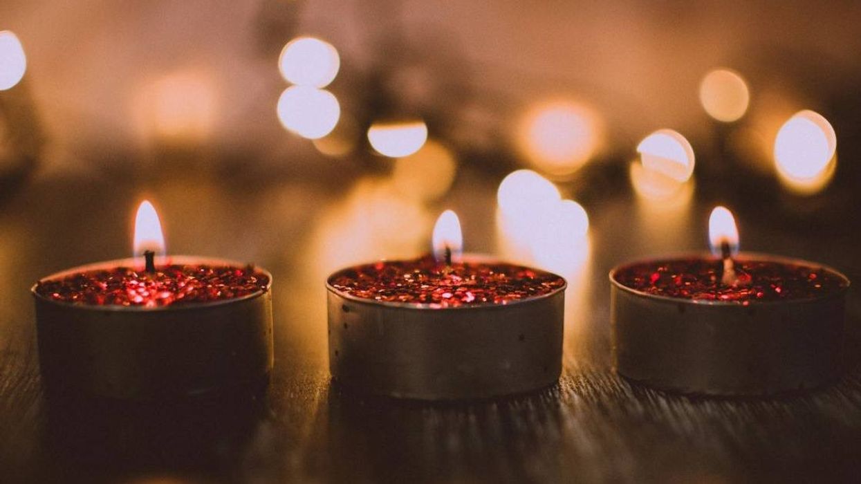 Woman explains how people have been burning candles the wrong way all this time