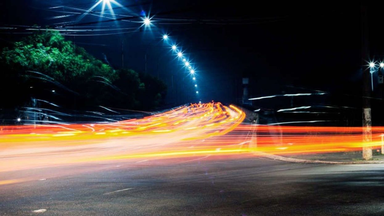 Mindbending video shows MIT Camera capturing light traveling