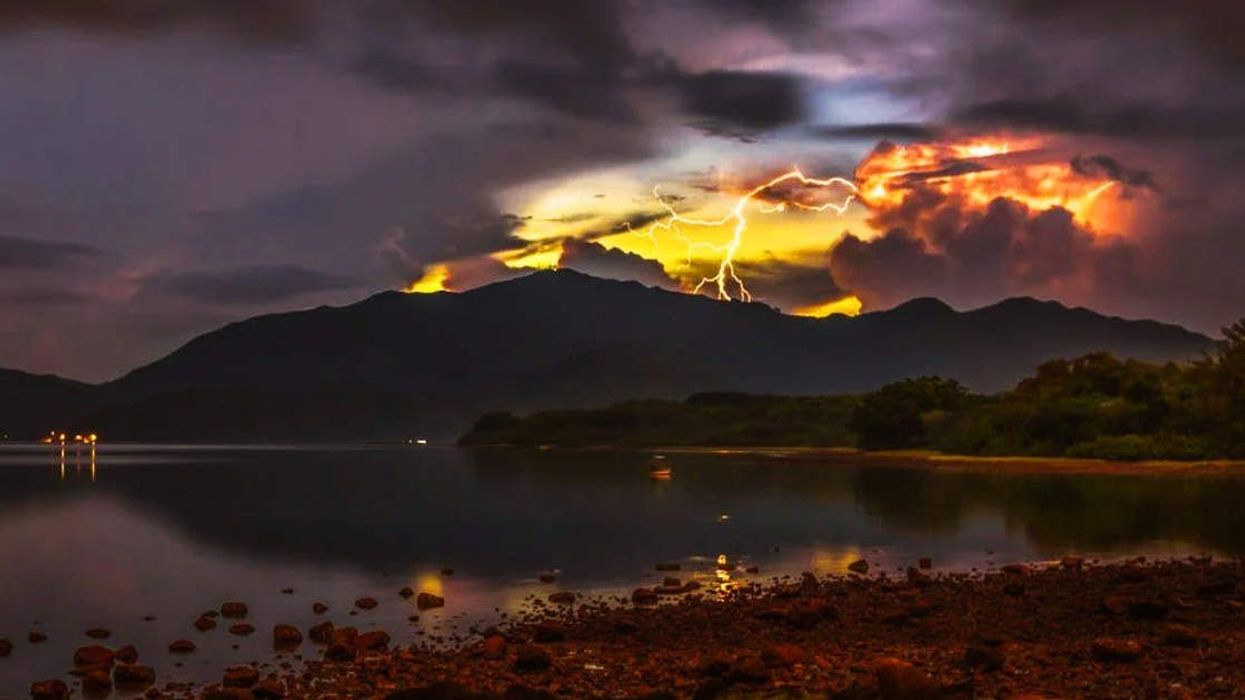 Lightning strikes erupting volcano in Guatemala in breathtakingly surreal video