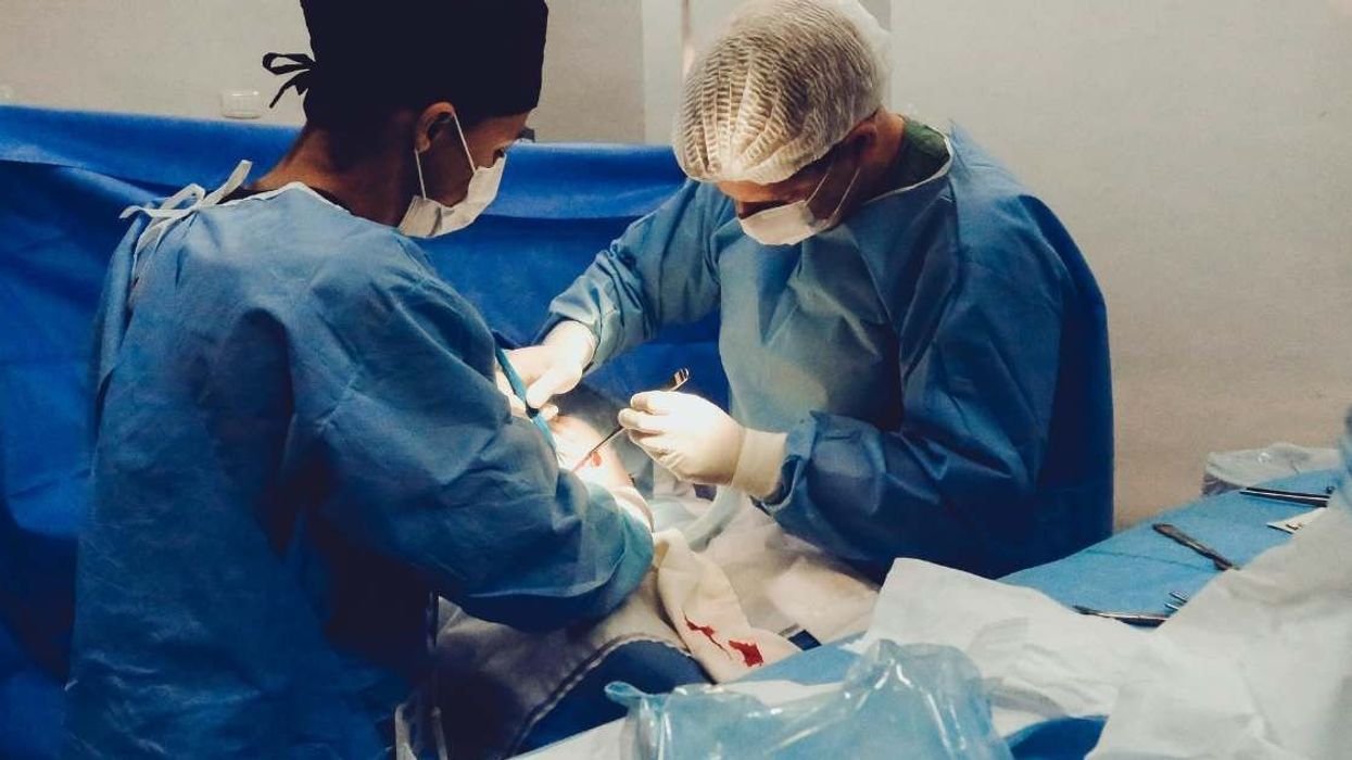 Doctor stuck in traffic does the unexpected to get to hospital in time for critical surgery