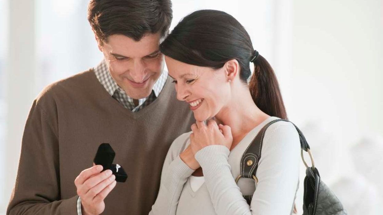 Actor who met girlfriend on the set of commercial revisits ad to pull off epic proposal