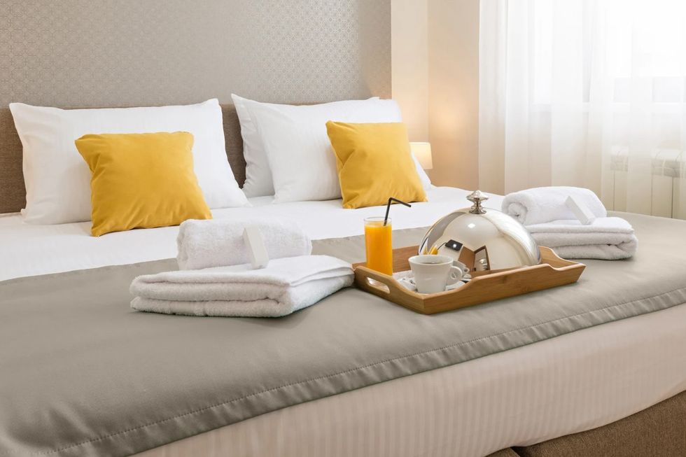 senior discounts, alternative housing, senior care, viral Facebook, creative retirement, affordable living, hotel retirement, senior freedom