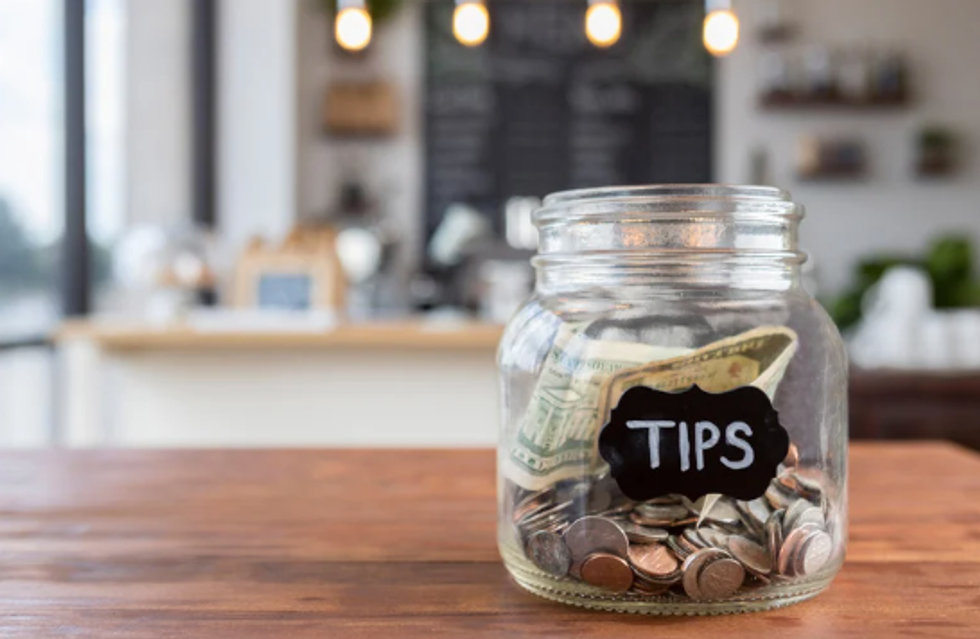 server clapback, reddit pettyrevenge, dating red flags, bad tippers, service industry stories, viral reddit post, tipping etiquette