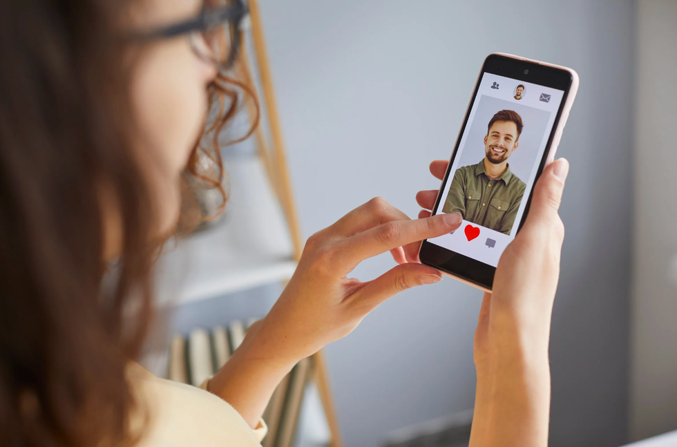 sexism, dating app, Hinge, Dr. Lauren McKeown, NASA, planetary scientist, viral response, women in STEM, London Natural History Museum, online dating