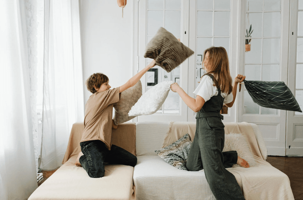 sibling rivalry, brother vs sister aggression, family psychology, Arizona State University study, female aggression in families, direct aggression, social role theory