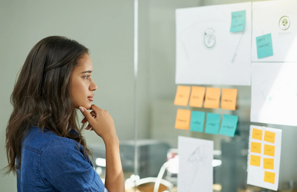 signs of intelligence, emotional intelligence, psychology, high IQ traits, adaptability, critical thinking, open-mindedness, self-reflection, cognitive patterns, Global English Editing