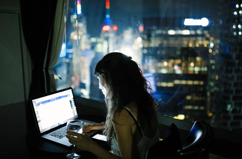 single women, dating, relationships, self-love, independence, Reddit, viral thread, dating apps, mental health, career focus