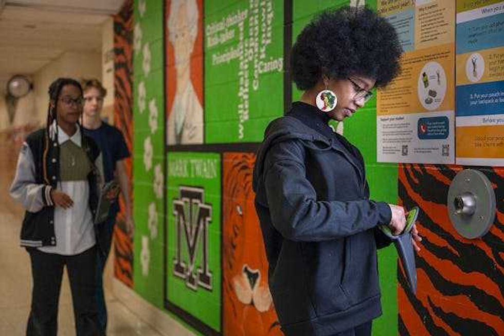 Social media, Teenagers, School districts, Teens, State laws, Schools policy, Social media regulation, Cell phones