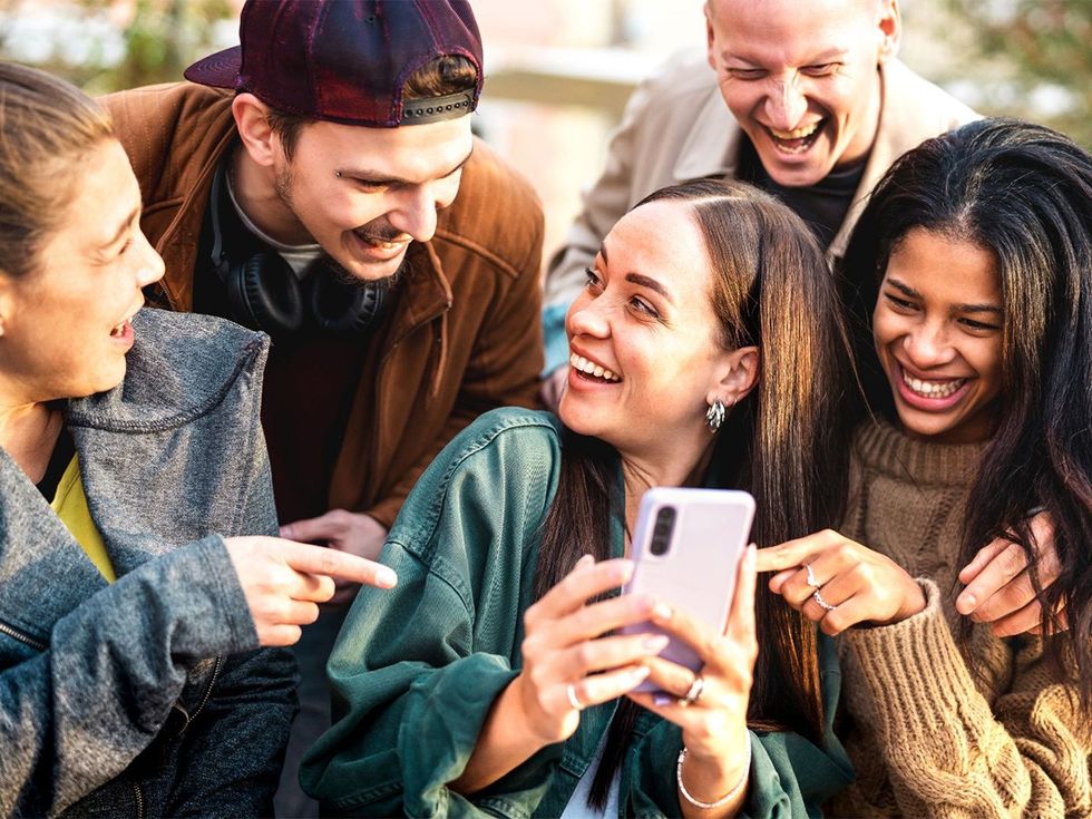 solo well-being, life satisfaction, family happinesss, marital satisfaction, children, children cost, social support, communities